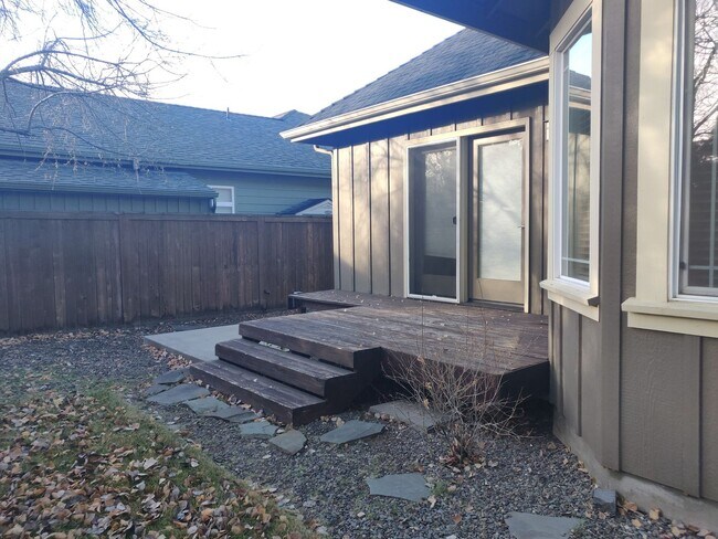 Building Photo - Stunning 4x2 with all bedrooms on the main...