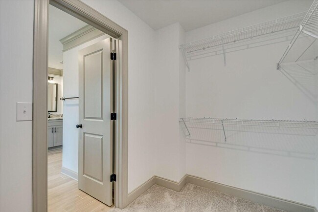 Building Photo - 2021 Warbler Dr