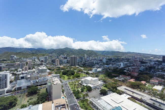 Building Photo - Surround Yourself in Luxury! Symphony Honolulu!