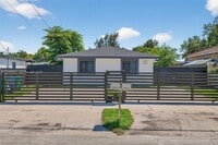 Building Photo - 2490 NW 44th St