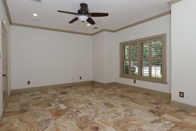 Building Photo - 28 Waterway Ct