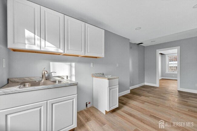 Building Photo - 11 N Willow St