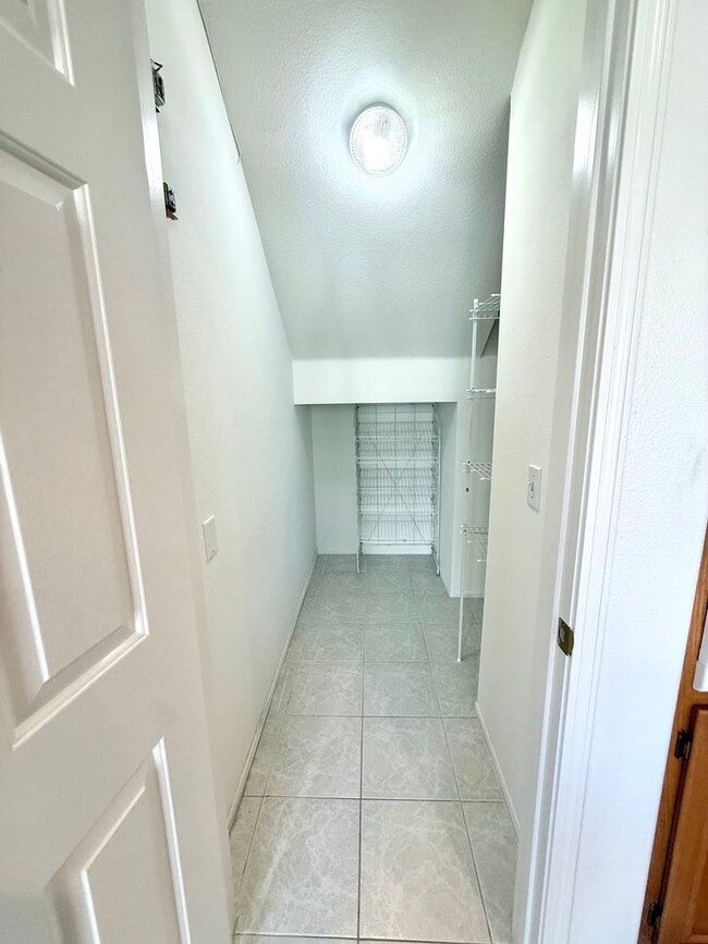 Building Photo - Spacious Home for Rent with Fresh Upgrades...