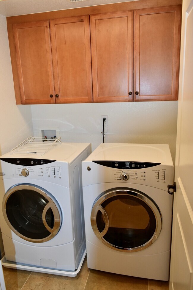 Building Photo - $3,800- 3 Bed 2 Bath Condo at Clover Commu...