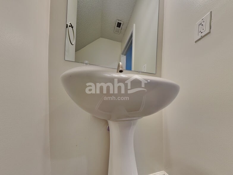 Building Photo - 3112 Teton Dr