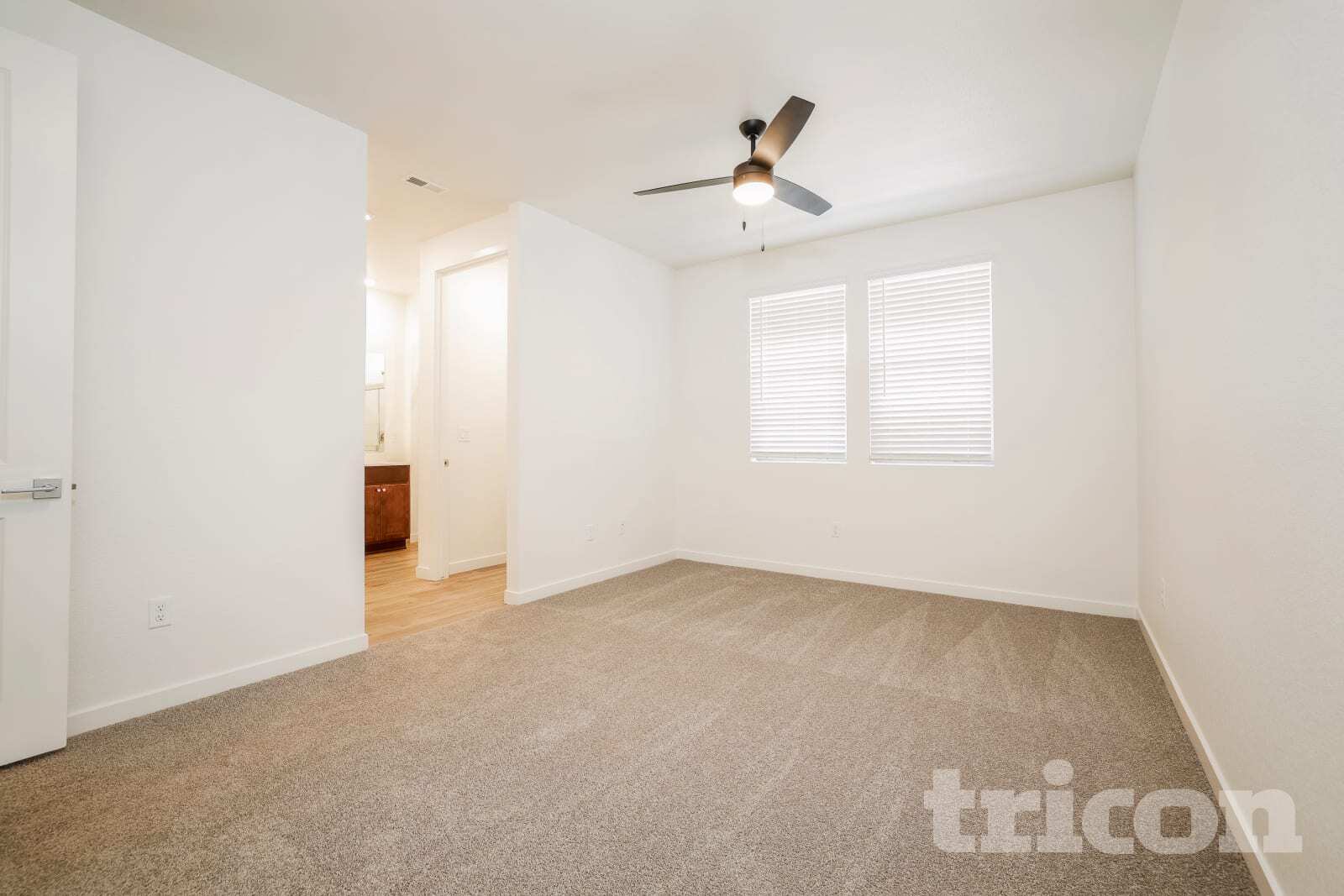 Building Photo - 733 Desert Sage Ct