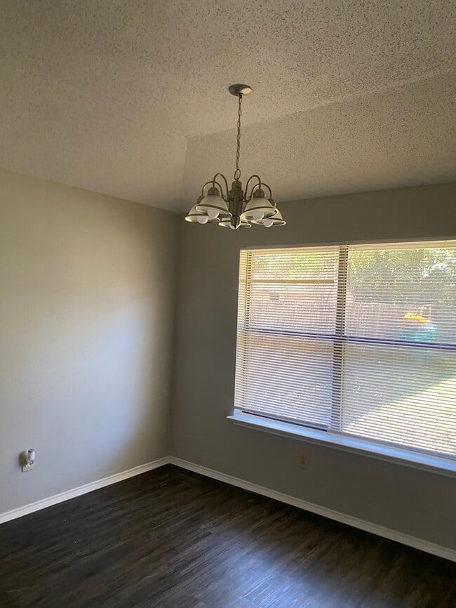 Building Photo - 822 Collins Blvd