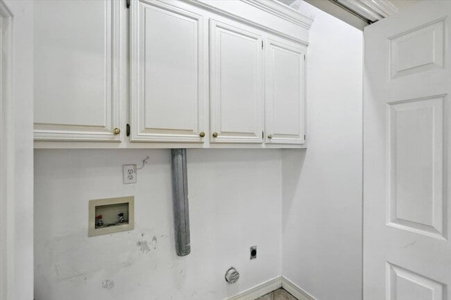 Building Photo - 213 Cambridge Dr