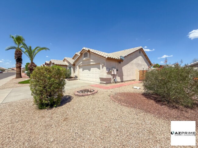 Building Photo - Exceptional 3/2 Peoria Corner Lot House!