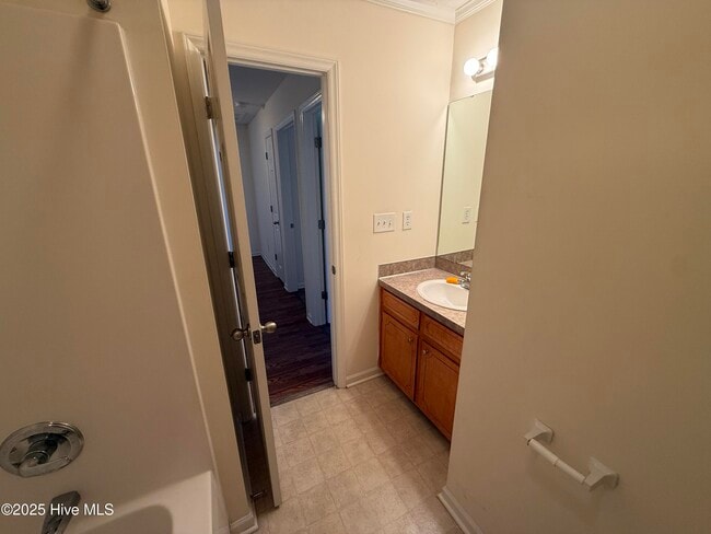 Building Photo - 4033 Cobblestone Dr
