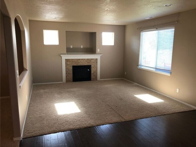 Building Photo - 2350 NW Hazelwood Ave