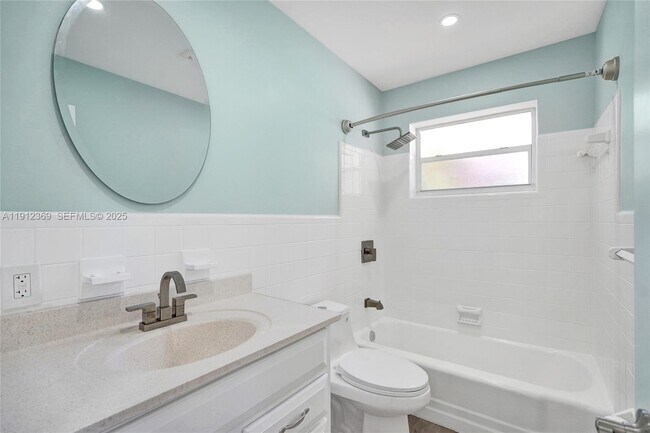 Building Photo - 720 SE 15th St