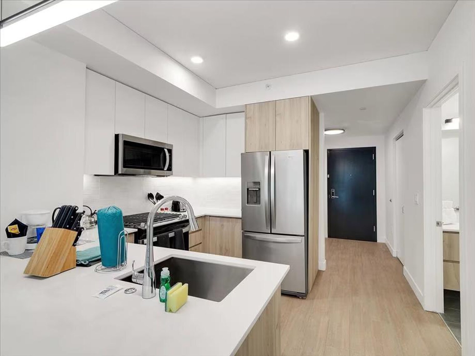 Building Photo - 817 N 6th St