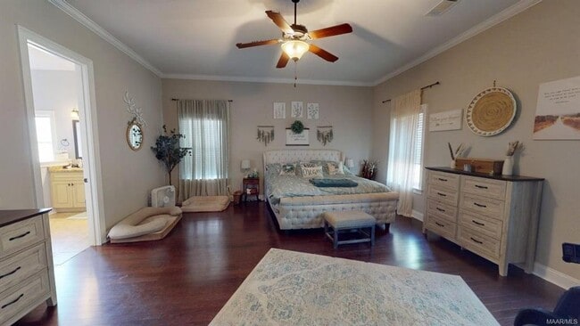 Building Photo - 440 Sydney Dr N