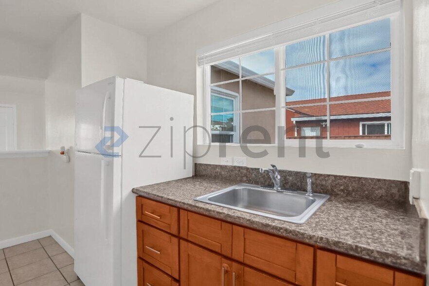 Building Photo - Unit