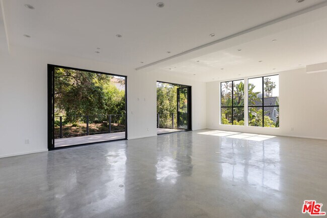 Building Photo - 1628 1/2 Micheltorena St