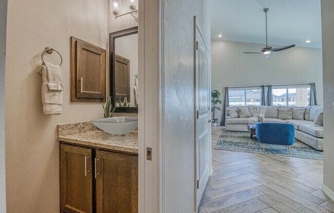 Building Photo - Eastside area for  Short or Long Term Rental(Completely Furnished) Beautiful 4 bed/2.5 baths