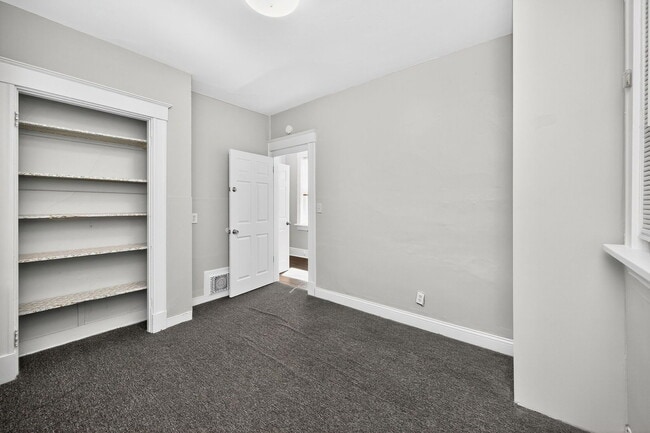 Building Photo - 2359 Stratford Ave