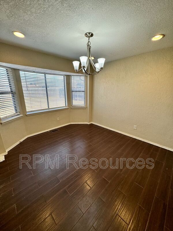 Building Photo - 1135 W Johnathan Way