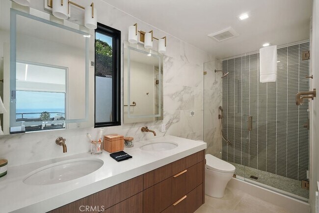Building Photo - 3047 Ocean Blvd