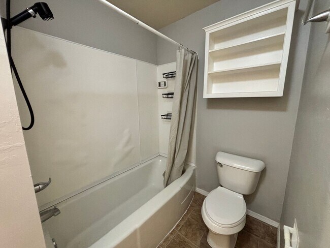 Building Photo - 2 bedroom 1 bathroom house in Downtown Edmond with central heat and air and washer/dryer hookup