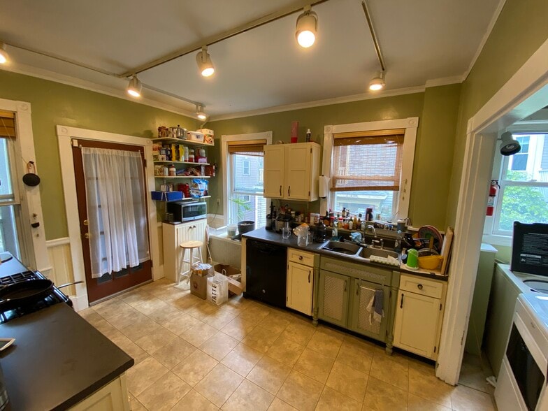 Building Photo - 12 Oswald St