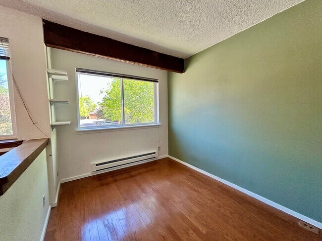 Building Photo - Beautiful & Bright Corner Condo in North Boulder