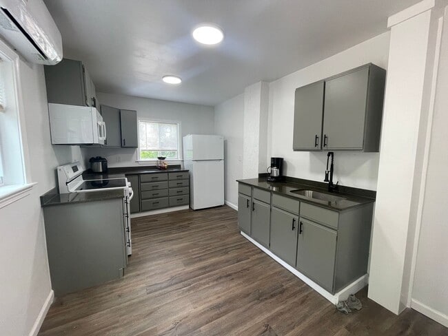 Building Photo - Modern, Fully Renovated Two-Story Apartment – $1,850/month | Pittsfield, MA
