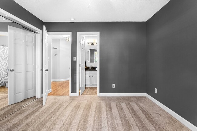 Building Photo - 6732 Queen Annes Dr