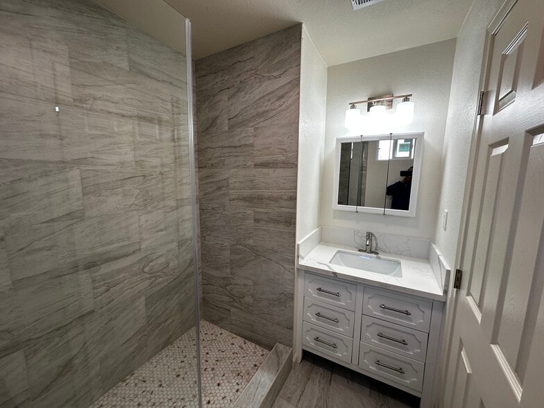 Building Photo - 1720 S Maple St