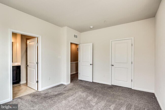 Building Photo - 2015 Thornbrook Wy