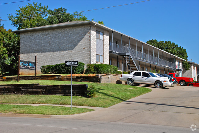 Building Photo - Townhill Oaks