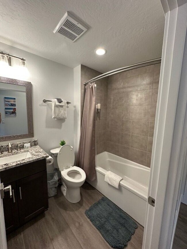Building Photo - Attention Traveling Professionals