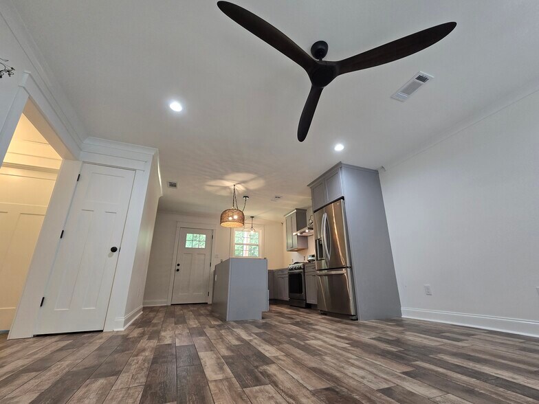 living room w/ fan - 22375 Highway 36