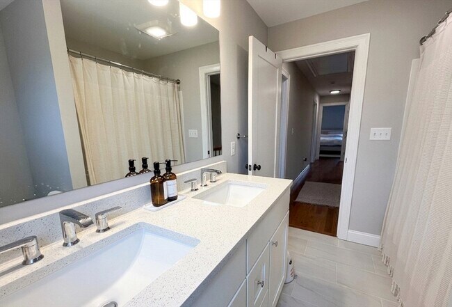 Building Photo - 57 Castine St