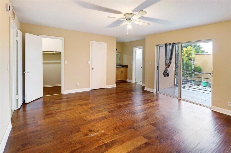 Building Photo - 5975 NW 25th Ct