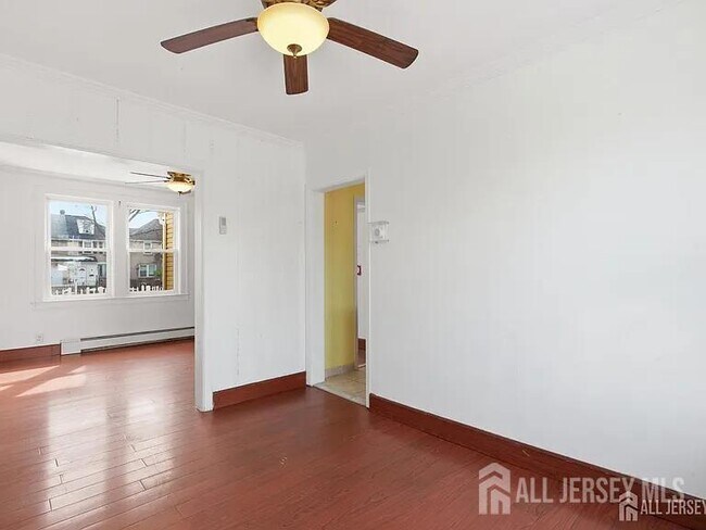 Building Photo - 25 Langley Pl