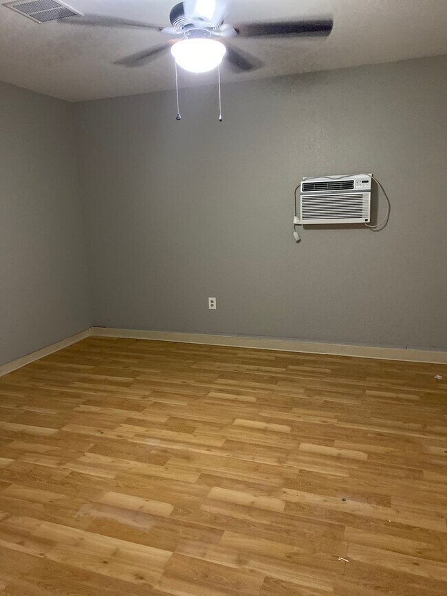 Building Photo - 401 Tiger Lily Way