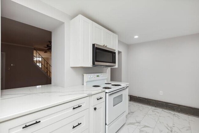 Building Photo - Beautiful 3 bedroom, 1.5 bath twin home in Conshohocken Available for Rent!