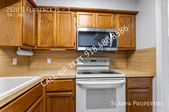 Building Photo - 2520 S Florence Pl