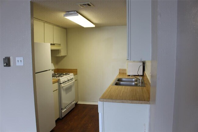Building Photo - 1800 Lavaca St