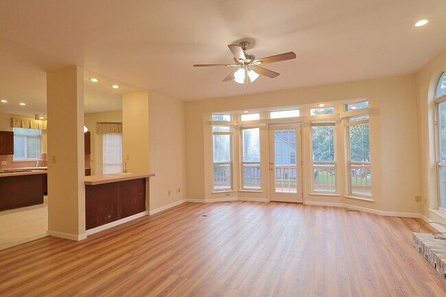 Building Photo - 600 Arbor Gln Ct