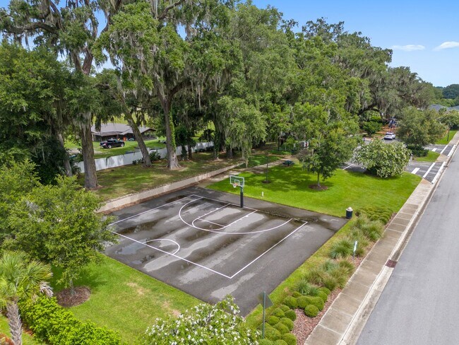 Building Photo - 10397 Silver Maple Ave