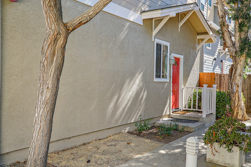 Building Photo - 686 Foothill Blvd