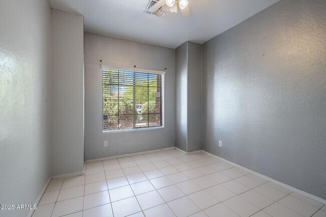 Building Photo - 4618 W Cottontail Rd