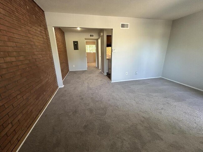 Building Photo - 605 Ewing Ave