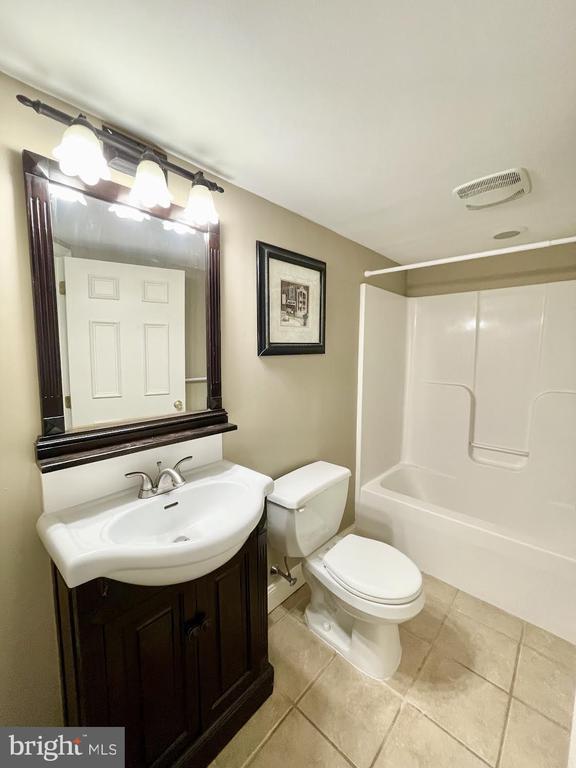 Building Photo - 119 E 11th Ave