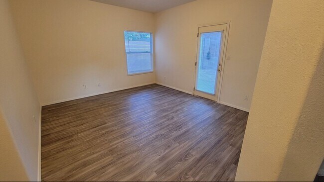 Building Photo - Spacious 4 bedroom in 7 Bar North! Near Cottonwood and Rio Rancho.