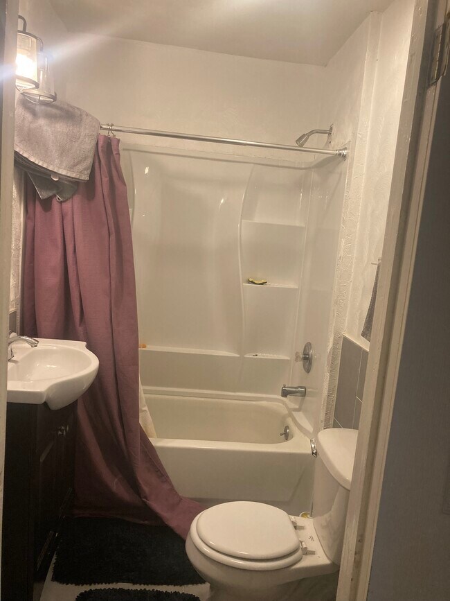 Building Photo - 5004 Euclid Ave