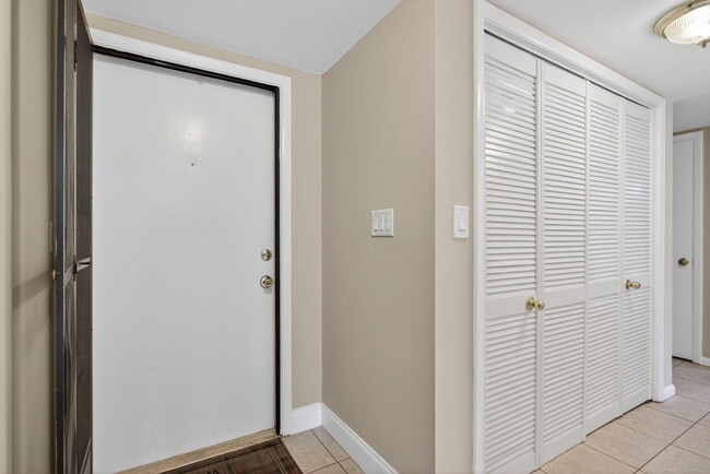 Building Photo - 1780 NE 39th Ct